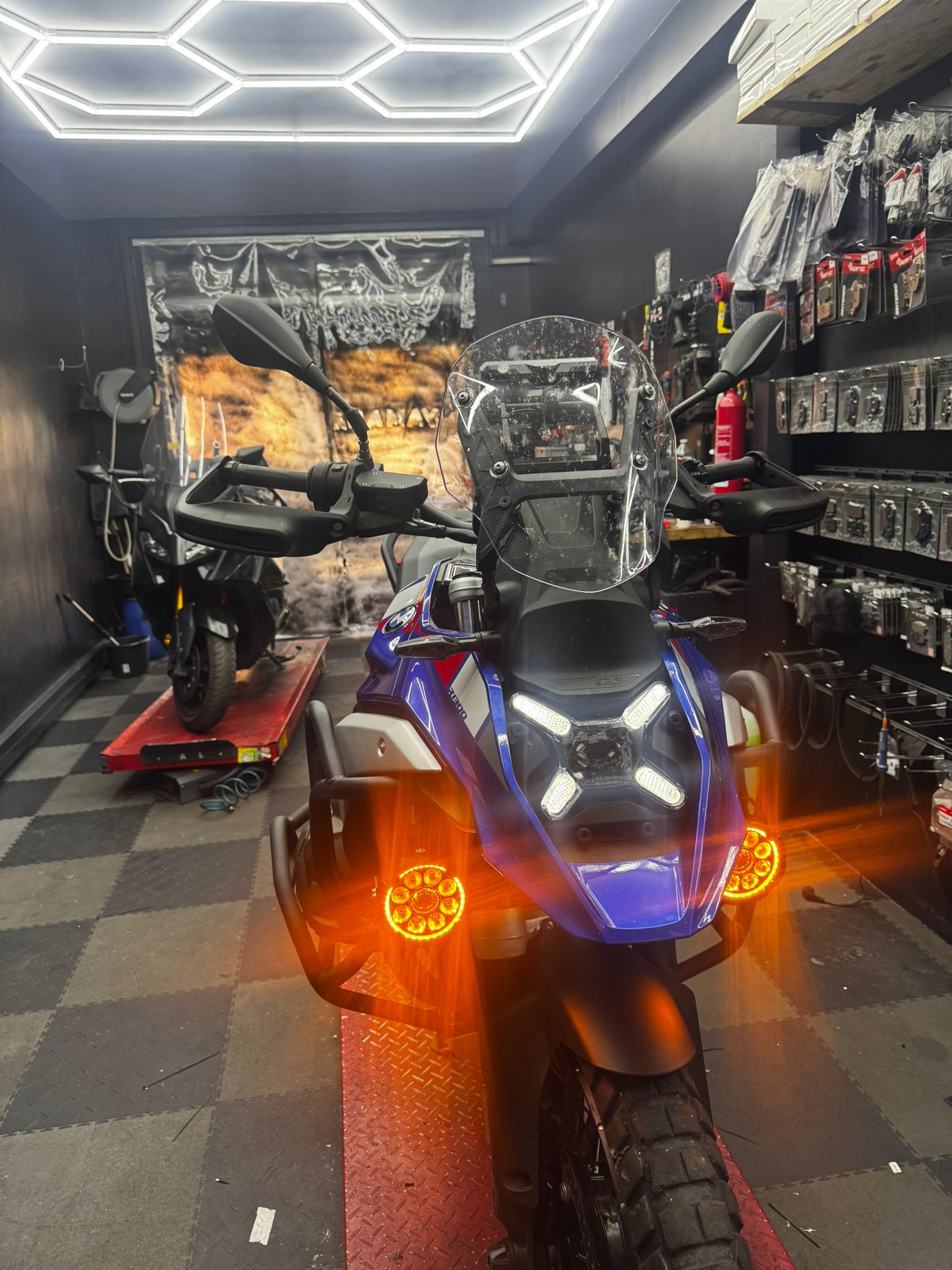 BMW GS avec feux LED additionnels orange